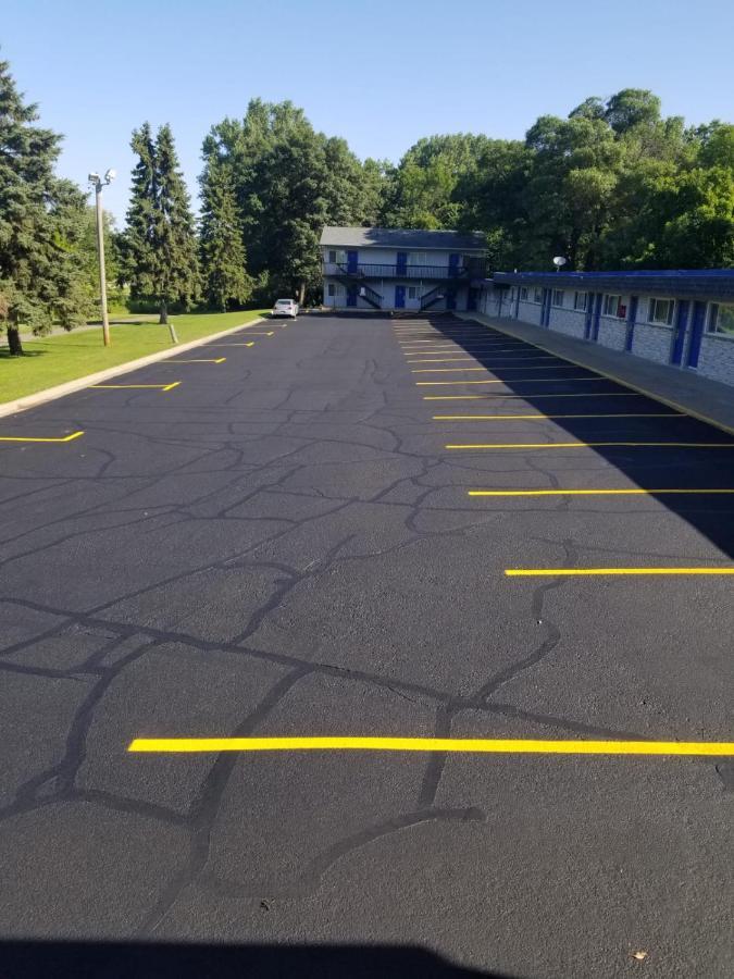 Budget Host Inn Fridley Exterior photo